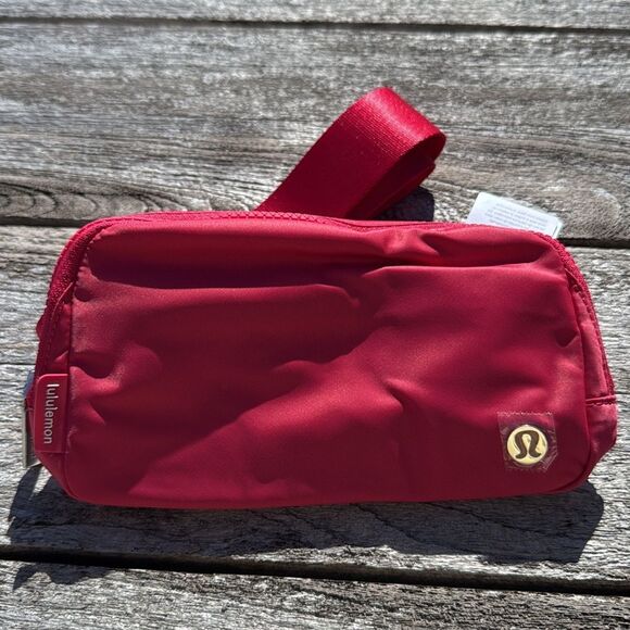 Lululemon Everywhere Belt Bag 1L Cherry Mist pink NWT - Picture 3 of 6
